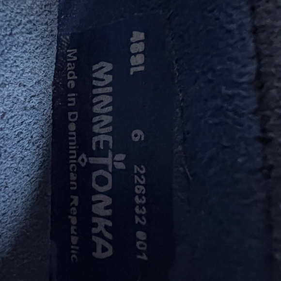 Rare ~One of a Kind ~ Blue Studded Minnetonka Moccasins. Size 6 - Picture 6 of 7